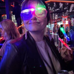 Meet your Posher, Larissa